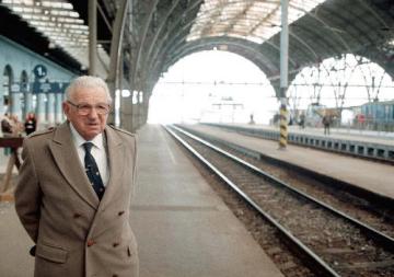 Nicholas Winton na nádraží kde importoval děti